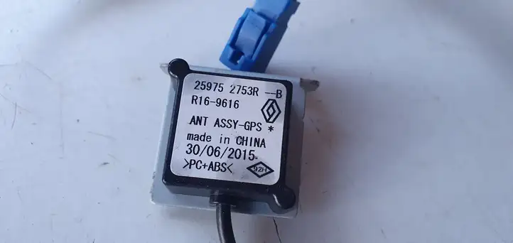Renault Captur (2013 - 2020) GPS антенна — фото 4