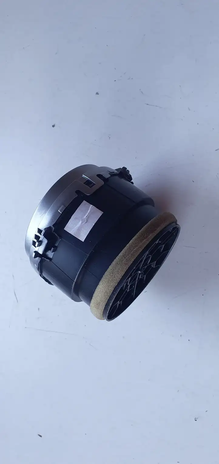 Toyota Yaris (2012 - 2014) Боковой воздушный дефлектор — фото 3