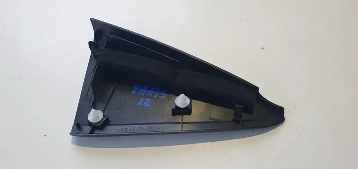 Toyota Yaris (2012 - 2014) Накладка стекла задней двери — фото 4