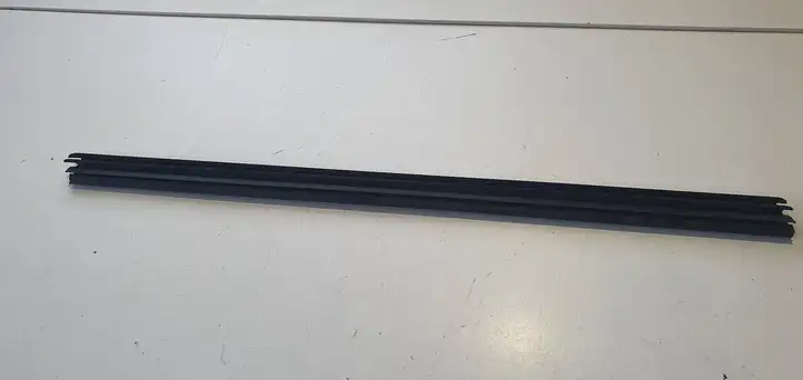 Skoda Octavia Mk3 (5E) (2013 - 2019)   Уплотнительная резина стекла задней двери