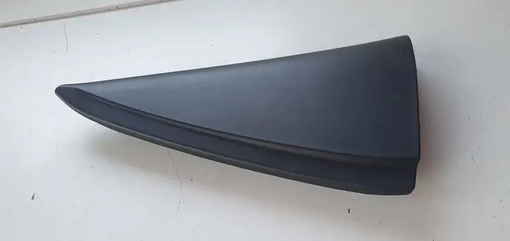Toyota Yaris (2012 - 2014) Накладка стекла задней двери — фото 1