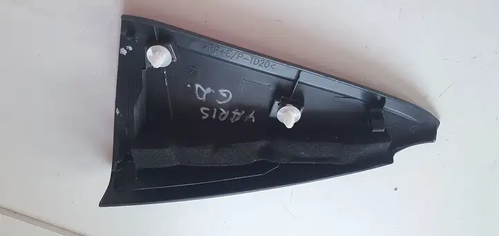 Toyota Yaris (2012 - 2014) Накладка стекла задней двери — фото 4