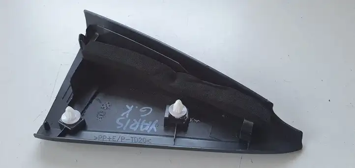 Toyota Yaris (2012 - 2014) Накладка стекла задней двери — фото 4