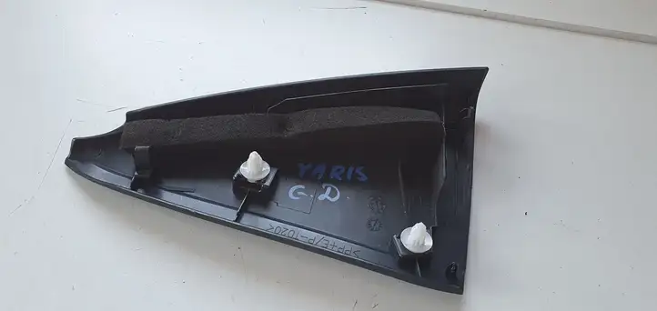 Toyota Yaris (2012 - 2014) Накладка стекла задней двери — фото 5
