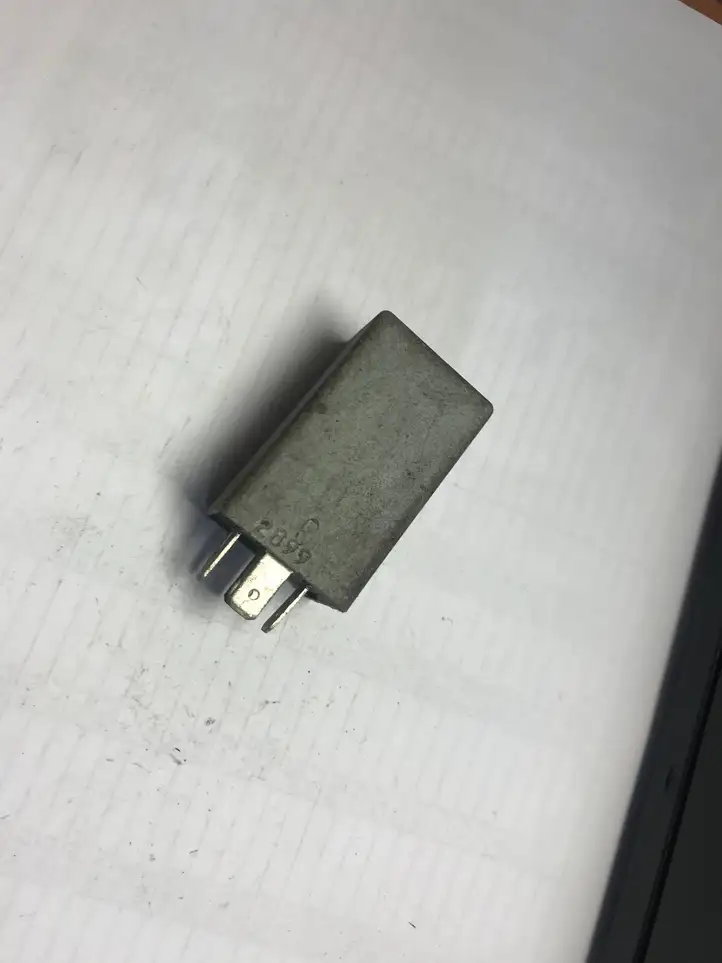 Renault Megane I (1995 - 2002) 7700844036 Другое реле — фото 1