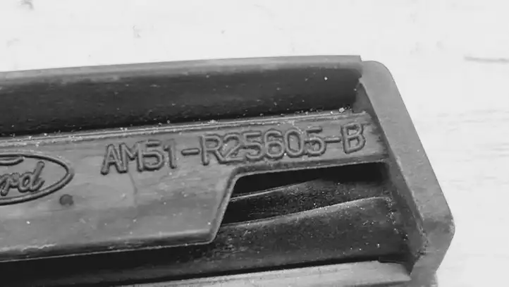 Ford C-MAX II (2015 - ) AM51R25305B Накладка стекла задней двери — фото 2