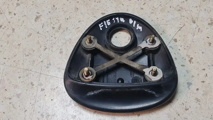 Ford Fiesta (2000 - 2005) XS61A43836AA Ручка крышки багажника — фото 3
