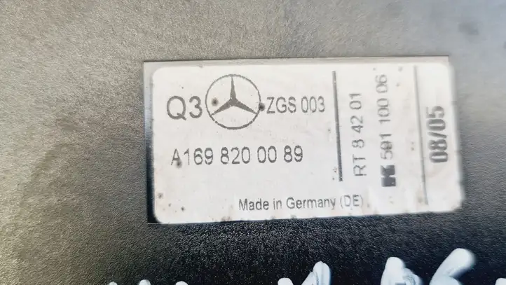 Mercedes-Benz A W169 (2004 - 2012) A1698200089 Усилитель антенны — фото 3