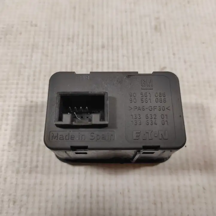 Opel Astra G (1998 - 2004) 90561086 Блок кнопок стеклоподъемников — фото 2
