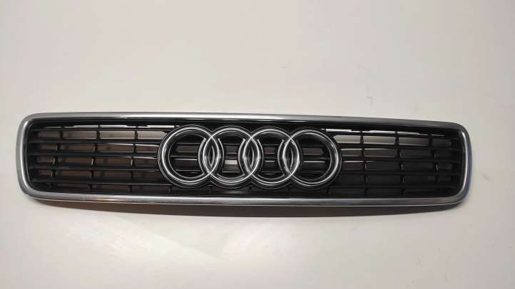 8D0853651J Audi A4 S4 B5 8D Grotelės priekinės