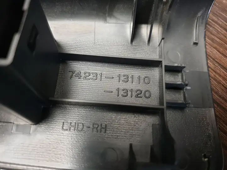 Toyota Avensis Verso (1995 - 2001) 7423113110 Блок кнопок стеклоподъемников — фото 4