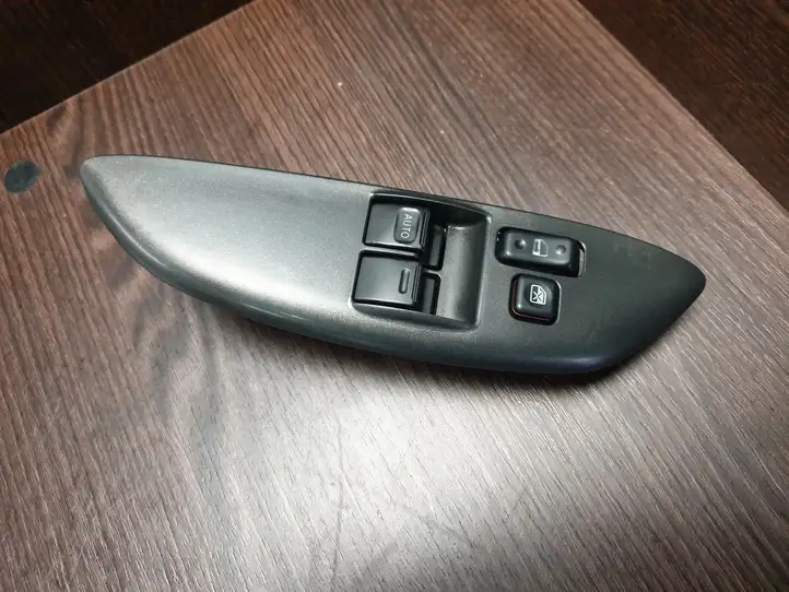 Toyota Yaris (1999 - 2003) 0113M9D Блок кнопок стеклоподъемников — фото 1