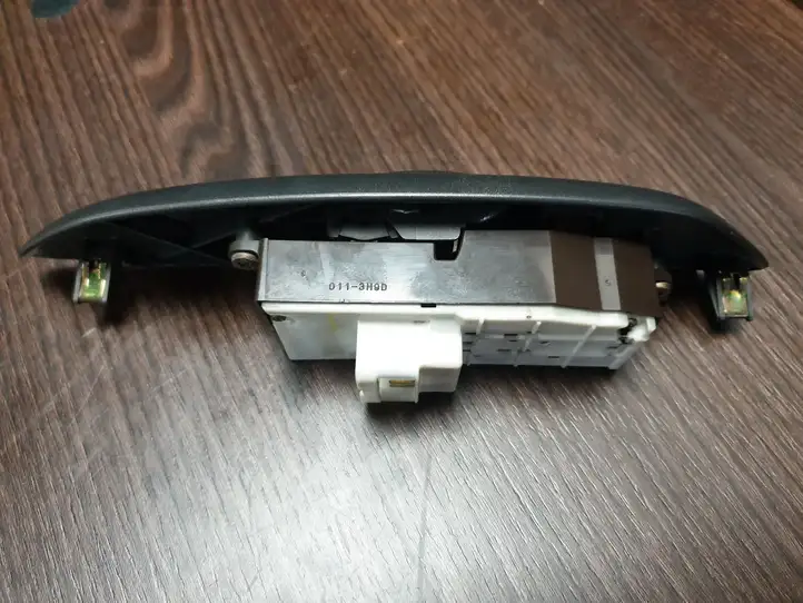 Toyota Yaris (1999 - 2003) 0113M9D Блок кнопок стеклоподъемников — фото 6