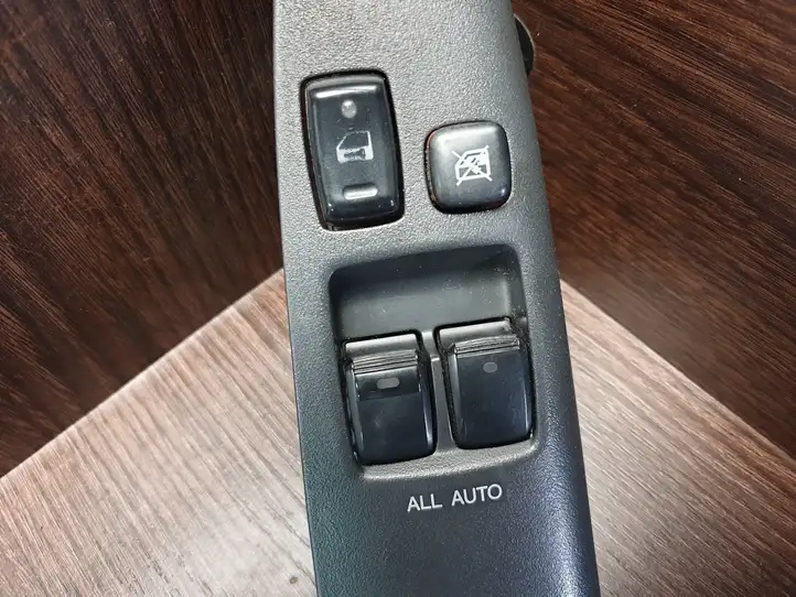 Toyota Avensis Verso (1995 - 2001) 84810 Блок кнопок стеклоподъемников — фото 8