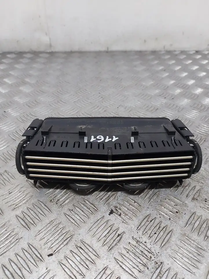 Opel Astra H (2004 - 2009) 24465731 Центральный воздушный дефлектор — фото 1