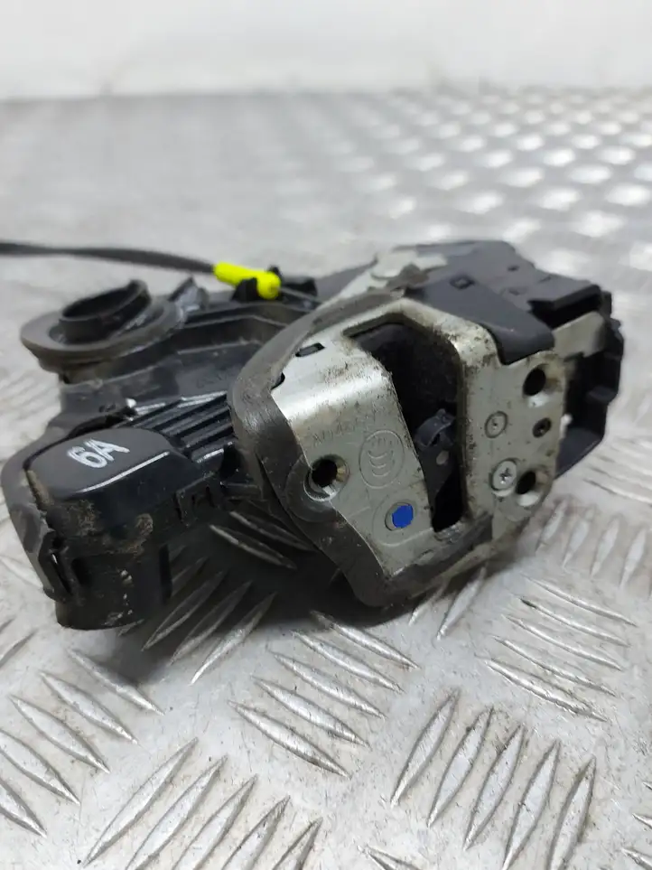 Toyota Auris 150 (2006 - 2012) UL2 Замок передней двери — фото 6