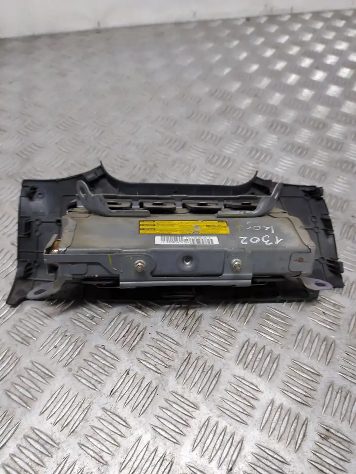 Toyota Auris 150 (2006 - 2012) Подушка безопасности пассажира — фото 3