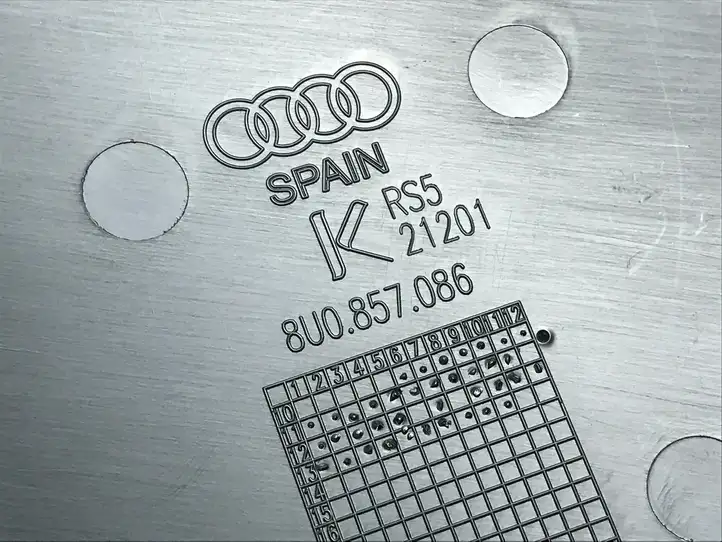 Audi Q3 8U (2011 - 2014) 8U0857086 Боковая отделка панели приборов — фото 3