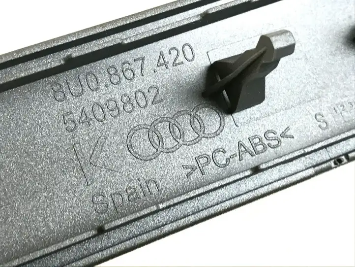 Audi Q3 8U (2011 - 2014) 8U0867420 Обшивка задней двери — фото 3