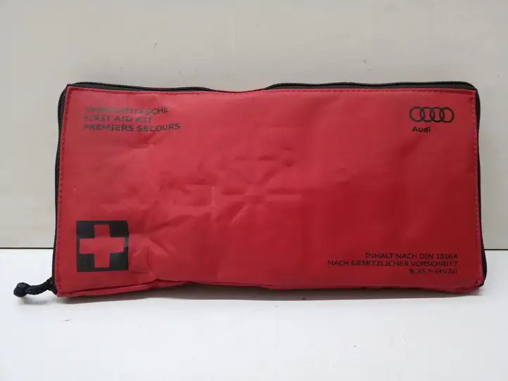 Audi A5 8T 8F (2011 - 2016) 8K0860282 Автомобильная аптечка — фото 3