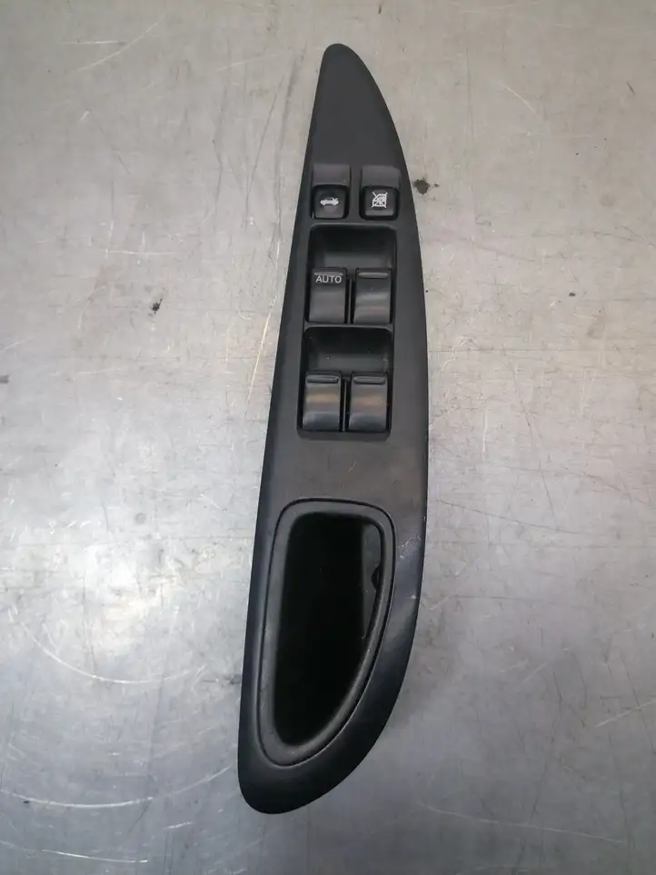 Nissan Primera (2001 - 2008) 25401AV640 Блок кнопок стеклоподъемников — фото 1