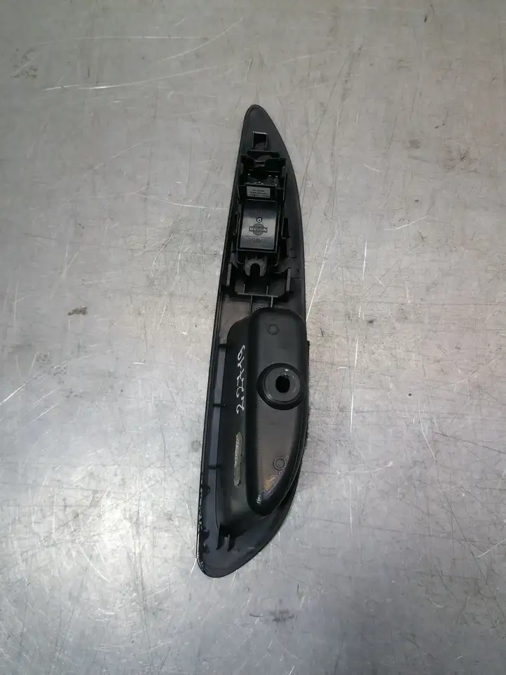 Nissan Primera (2001 - 2008) 25411AV600 Блок кнопок стеклоподъемников — фото 3