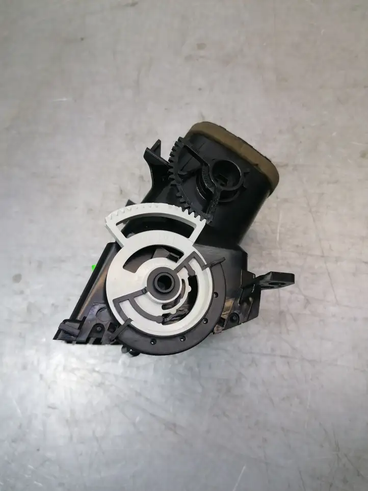 Toyota Auris 150 (2006 - 2012) Боковой воздушный дефлектор — фото 2