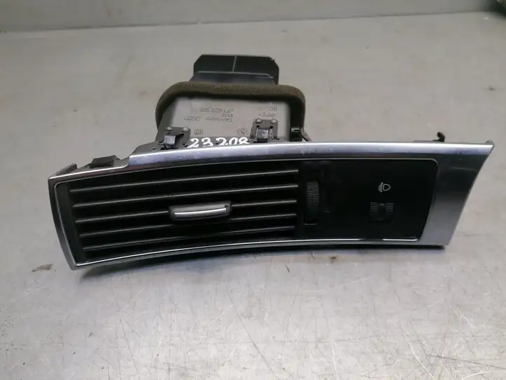 Audi A6 S6 C6 4F (2004 - 2008) 4F1820901B Боковой воздушный дефлектор — фото 1