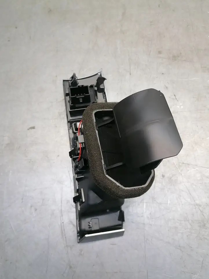 Audi A6 S6 C6 4F (2004 - 2008) 4F1820901B Боковой воздушный дефлектор — фото 2