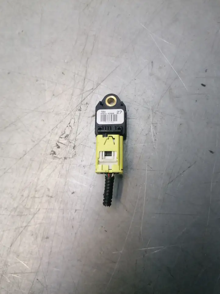 Toyota Auris 150 (2006 - 2012) 8983102060 Датчик удара SRS — фото 1