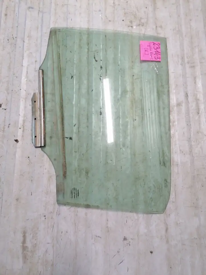 Toyota Auris 150 (2006 - 2012) E643R00048 Стекло задней двери — фото 2