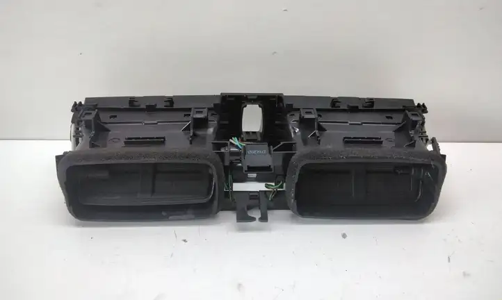 BMW 3 F30 F35 F31 (2012 - 2018) 9218552 Центральный воздушный дефлектор — фото 2