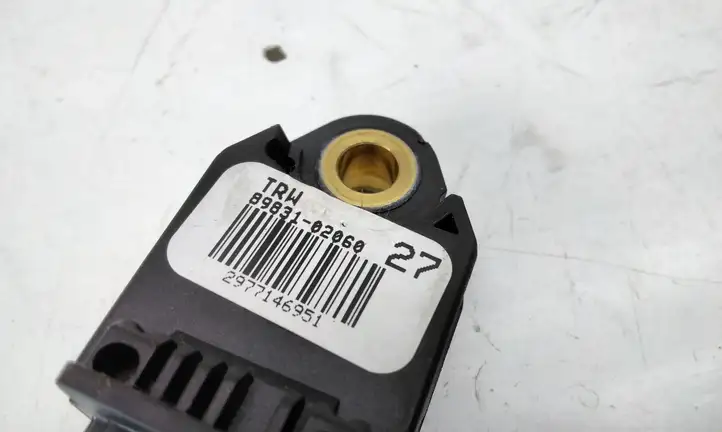 Toyota Auris 150 (2006 - 2012) 8983102060 Датчик удара SRS — фото 2