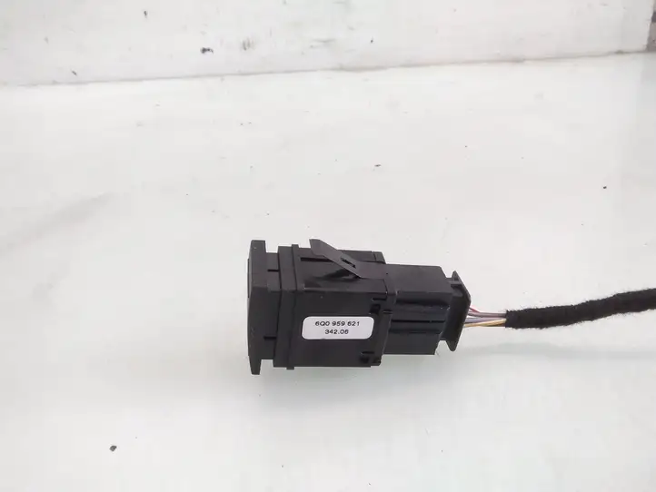 Volkswagen Polo (2005 - 2009) 6Q0959621 Кнопка обогрева стекла — фото 2