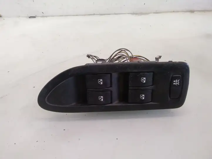 Renault Laguna II (2001 - 2005) Кнопка стеклоподъемников — фото 1