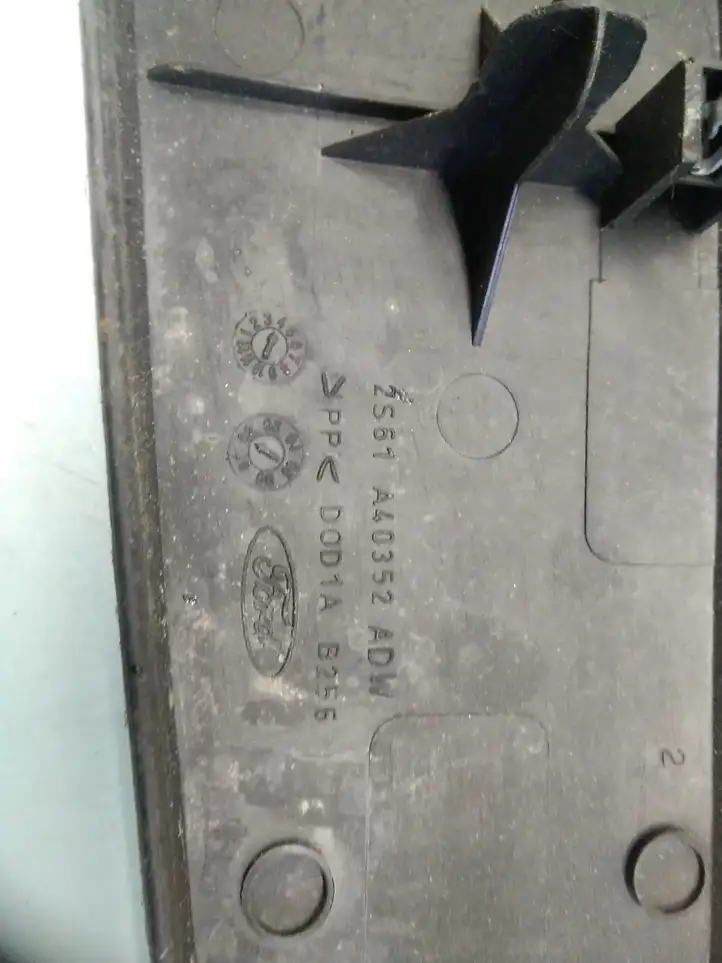 Ford Fiesta (2000 - 2005)  2S61A40352 Отделка порога багажника