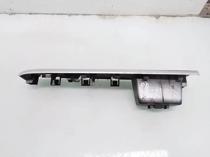 Mazda 5 (2005 - 2010) CC65684L1C Ручка закрывания двери — фото 3
