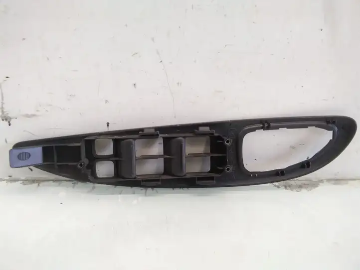 Nissan Primera (2001 - 2008) 80961AV600 Накладка кнопки стеклоподъемника — фото 3