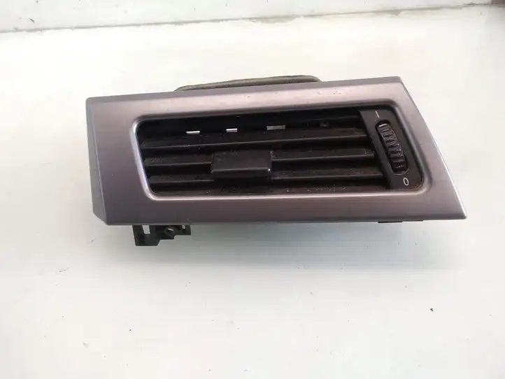 BMW 5 E60 E61 (2004 - 2010) 691073106 Боковой воздушный дефлектор — фото 1
