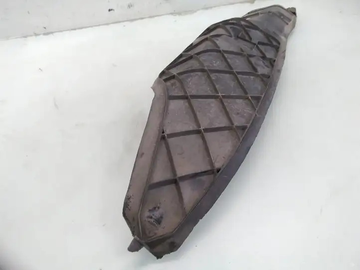 Volkswagen Polo (2005 - 2009)  6Q0821112 Передний брызговик