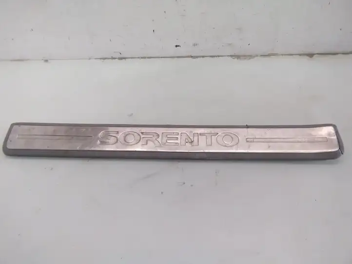 Kia Sorento (2002 - 2006) 8588863E000 Внутренняя отделка переднего порога — фото 1