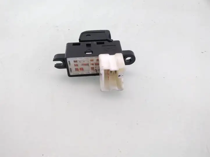 Subaru Forester SH (2008 - 2013) Кнопка стеклоподъемников — фото 3