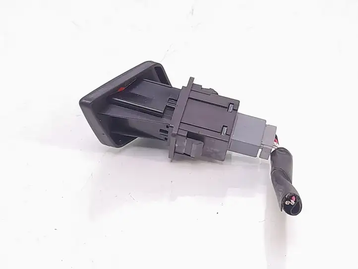 Toyota Yaris (2005 - 2009) 843320D020 Включатель аварийных фонарей — фото 2