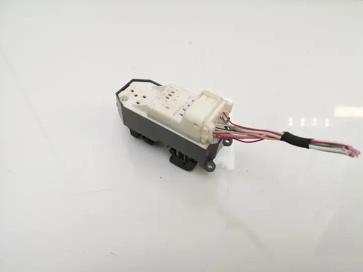 Toyota Yaris (2005 - 2009) 8324X61 Блок кнопок стеклоподъемников — фото 3