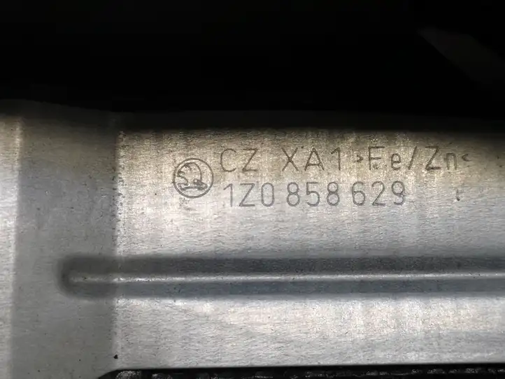 Skoda Octavia Mk2 (1Z) (2004 - 2013) 1Z0858565 Обшивка рулевой колонки — фото 6