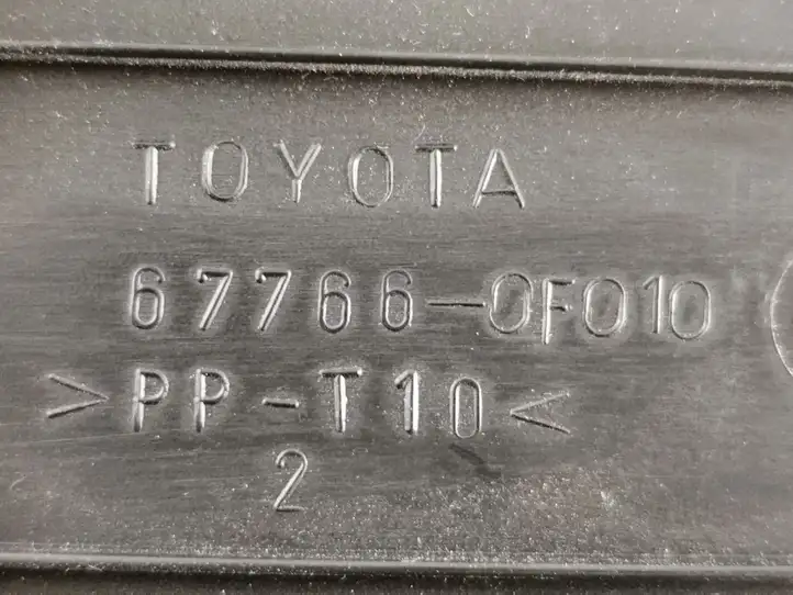 Toyota Corolla Verso E121 (2004 - 2007) 677660F010 Нижняя отделка — фото 4