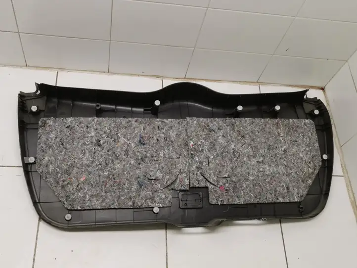 Toyota Verso (2012 - 2015) 647800F010 Комплект обшивки крышки багажника — фото 4