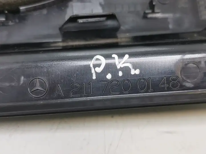 Mercedes-Benz E W211 (2002 - 2009) A2117200148 Накладка динамика передней двери — фото 6