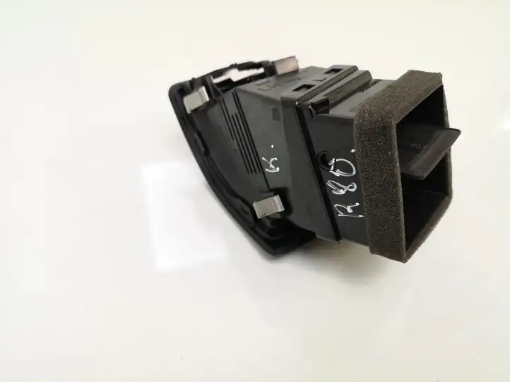 Skoda Octavia Mk2 (1Z) (2004 - 2013) 1Z0819701 Боковой воздушный дефлектор — фото 4