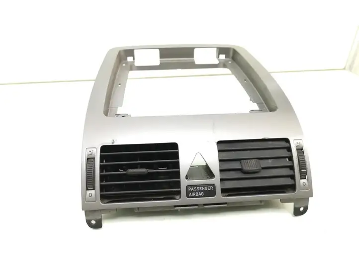 Volkswagen Touran I (2003 - 2010) 1T1819728D Центральный воздушный дефлектор — фото 1